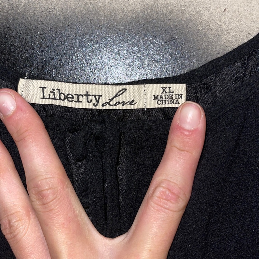 I’m sell dress and this too big for me I was overweight but I’m got lose weight